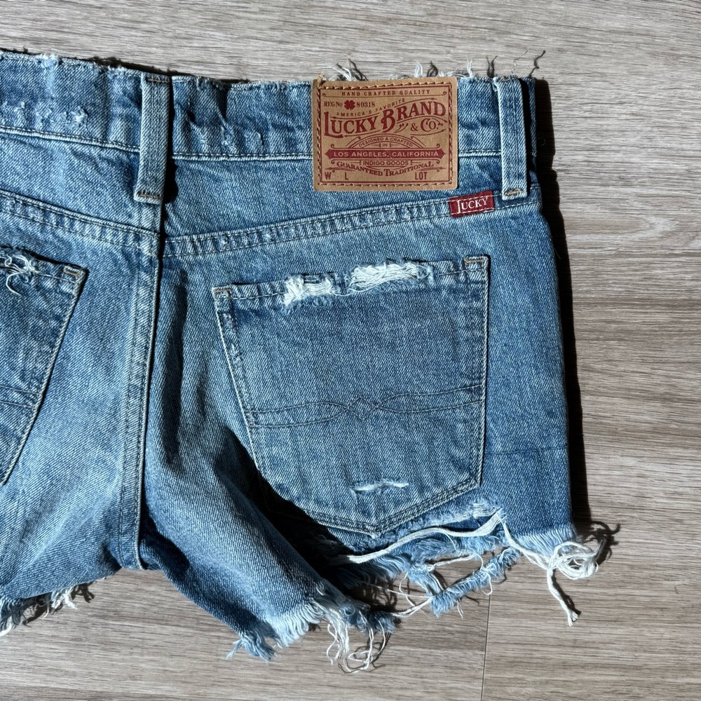 Lucky Brand The Cut Off Low Rise Denim Shorts, Size 00/24 - Picture 6 of 7